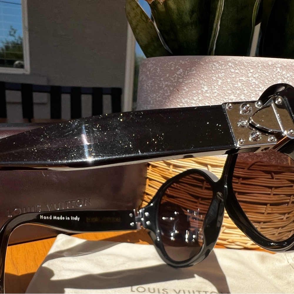 Louis Vuitton Sunglasses - Picture 4 of 6